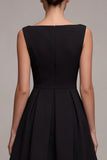 Vestido negro pequeño de cuello barco de línea A