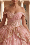 Vestido de baile rosa con volantes descubiertos con hombros descubiertos