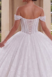 Vestido de gala blanco con cosé descubierto y brillante