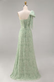 Vestido de dama de honor largo floral de un hombro con lazo y salvia polvorienta