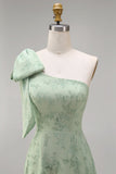 Vestido de dama de honor largo floral de un hombro con lazo y salvia polvorienta