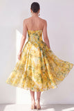Vestido midi floral midi estampado en amarillo sin tirantes amarillo A