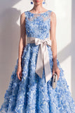 Vestido midi floral midi azul de cuello redondo con lazo