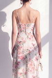 Vestido midi de flor rosa espagueti sin tirantes de gasa con volantes y abertura