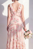 Vestido largo de dama de honor floral de albaricoque, escote en V y gasa en pico