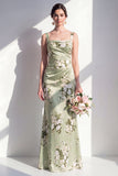 Vestido largo largo de dama de honor de satén de satén verde salvia con flores y escote cuadrado