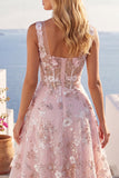 Corsé rosa de cuello cuadrado con vestido floral de bienvenida a casa