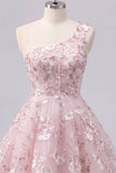 Corsé rosa de un hombro con un vestido floral de bienvenida