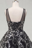 Vestido corto de bienvenida a casa de lentejuelas negras con flores brillantes