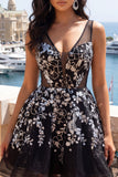 Vestido corto de bienvenida a casa de lentejuelas negras con flores brillantes