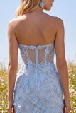 Corsé azul brillante con flores, vestido ajustado corto, sin tirantes y con cuentas