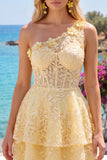 Corsé de un hombro amarillo mantequilla Vestido floral floral de bienvenida