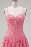 Vestido de bienvenida floral rosa brillante con tirantes finos y lazo