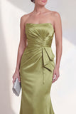 Vestido formal sin tirantes verde sirena con franzas