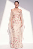 Vestido largo de sirena floral sin tirantes de albaricoque con capa