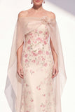Vestido largo de sirena floral sin tirantes de albaricoque con capa