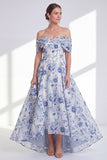 Vestido de Madre de la novia con una flor azul de línea A al hombro bajo