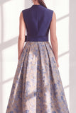 Vestido largo azul de madre de la novia con escote en V y escote en V