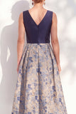 Vestido midi de mariposa azul marino azul marino con escote en V