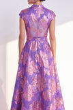 Vestido largo de madre de la novia azul marino con escote en V y flor en V y mangas cortas