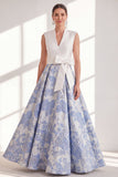 Vestido azul de Madre de la novia largo de escote en V con lazo