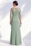 Vestido largo de madre de la novia con escote bateau de sirena verde con escote de gasa