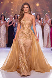 Vestido largo de certamen con cuello halter dorado y brillante con faja de sirena