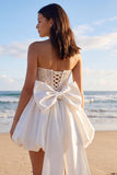 Corsé de línea A de cordié sin tirantes con filetes, pequeño vestido blanco con lazo