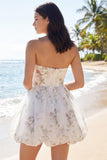 Vestido blanco Pequeño A Line, floral sin tirantes