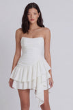 Vestido blanco pequeño y con volantes de línea A sin tirantes