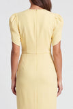 Vestido de trabajo midi midi de funda amarillo claro con escote en V y frochado