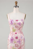 Vestido de bienvenida a casa con tirantes finos rosa brillantes y lentejuelas florales