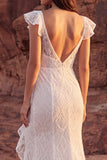 Vestido de novia bohemio con volantes y sirena de encaje marfil y abertura