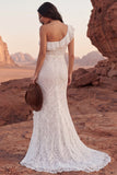 Vestido de novia bohemio de sirena con volantes de encaje marfil de un solo hombro