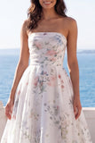 Vestido de novia floral sin tirantes en marfil con cola capilla