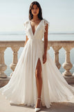 Vestido de novia de chiffon de línea marfil con volantes en V y abertura