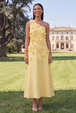 Vestido amarillo midi floral de línea en A de un solo hombro