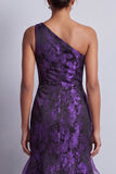 Vestido de madre de la novia con flores de color morado púrpura oscuro alto y baja sirena con volantes