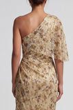 Vestido largo floral champán fruncido de madre de la novia con capa lateral