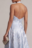 Vestido de madre de la novia Cabestro sin espalda Una línea azul cielo floral alto bajo
