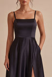 Vestido largo de corbata negra con tirantes finos y bolsillos