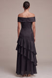 Vestido largo de corbata negra con volantes de línea al hombro