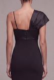 Vestido midi de tirantes finos con corbata negra y lazo