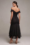 Vestido formal largo de sirena negro con hombros descubiertos y volantes