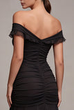 Vestido formal largo de sirena negro con hombros descubiertos y volantes