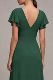 Vestido formal verde oscuro de escote en V alto y bajo línea A