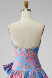 Vestido de bienvenida corto, sin tirantes azul Jacquard y sin volantes, con lazo.