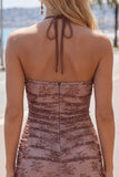 Vestido de bienvenida a casa con cuello alcolado color chocolate y hombro fruncido y abalorios