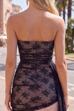 Vestido negro de bienvenida a casa, sin tirantes, con cuentas y fajilla