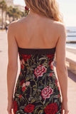 Vestido de bienvenida a casa negro bordado con rosa roja sin tirantes